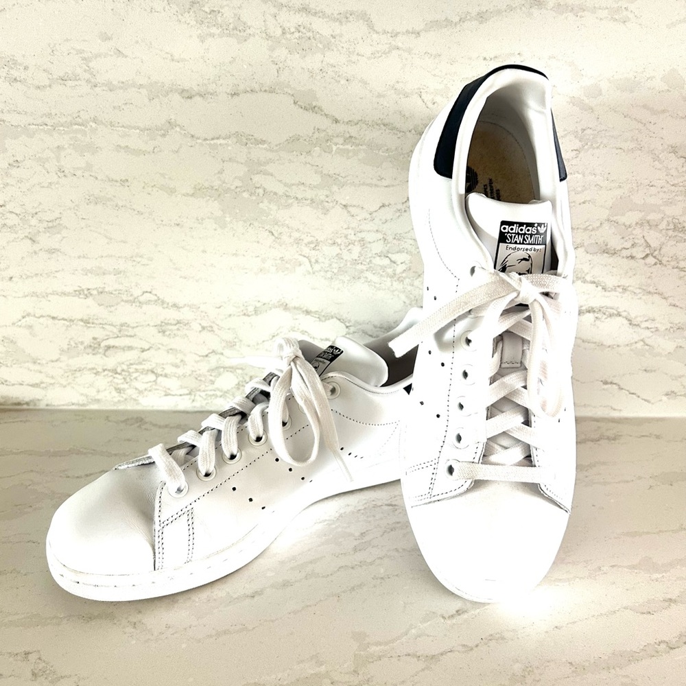 Adidas Stan Smith size 9, White and Navy Blue